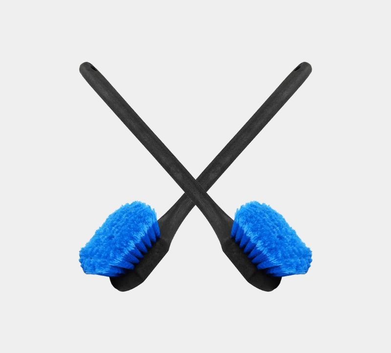 Olvera’s long-handle wheel brush for effortless rim and tire cleaning